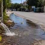 Ναύπλιο: Διαρροή νερού στις Εργατικές Κατοικίες – Οι κάτοικοι ζητούν άμεση παρέμβαση